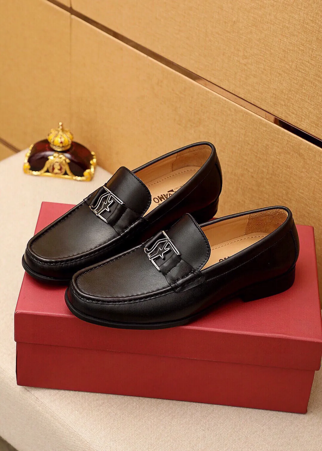 Men's shoes 💰480 💐 Product trademark: Ferragamo "Ferragamo" casual leather shoes Regular size: 38-44 (45🉑️customized) Product materials: Selected imported first-layer calfskin upper + luxury hardware buckle, imported water-dyed cow leather lining. Strong three-dimensional visual effect, original outsole color: 3⃣️seed leather materials available